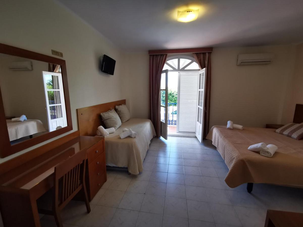 Hostal Marazul Nerja Zewnętrze zdjęcie