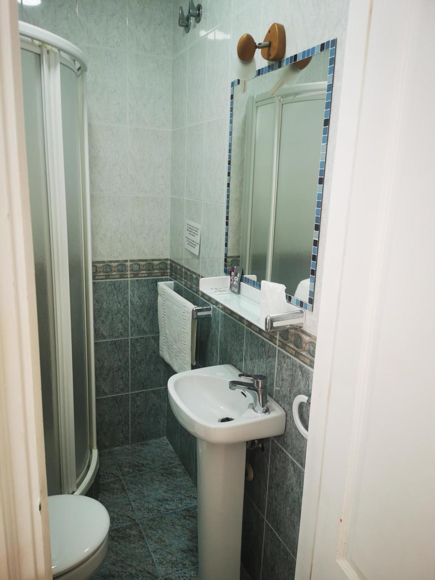 Hostal Marazul Nerja Zewnętrze zdjęcie