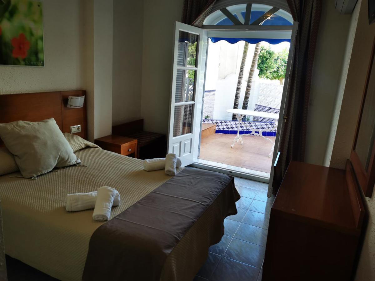 Hostal Marazul Nerja Zewnętrze zdjęcie