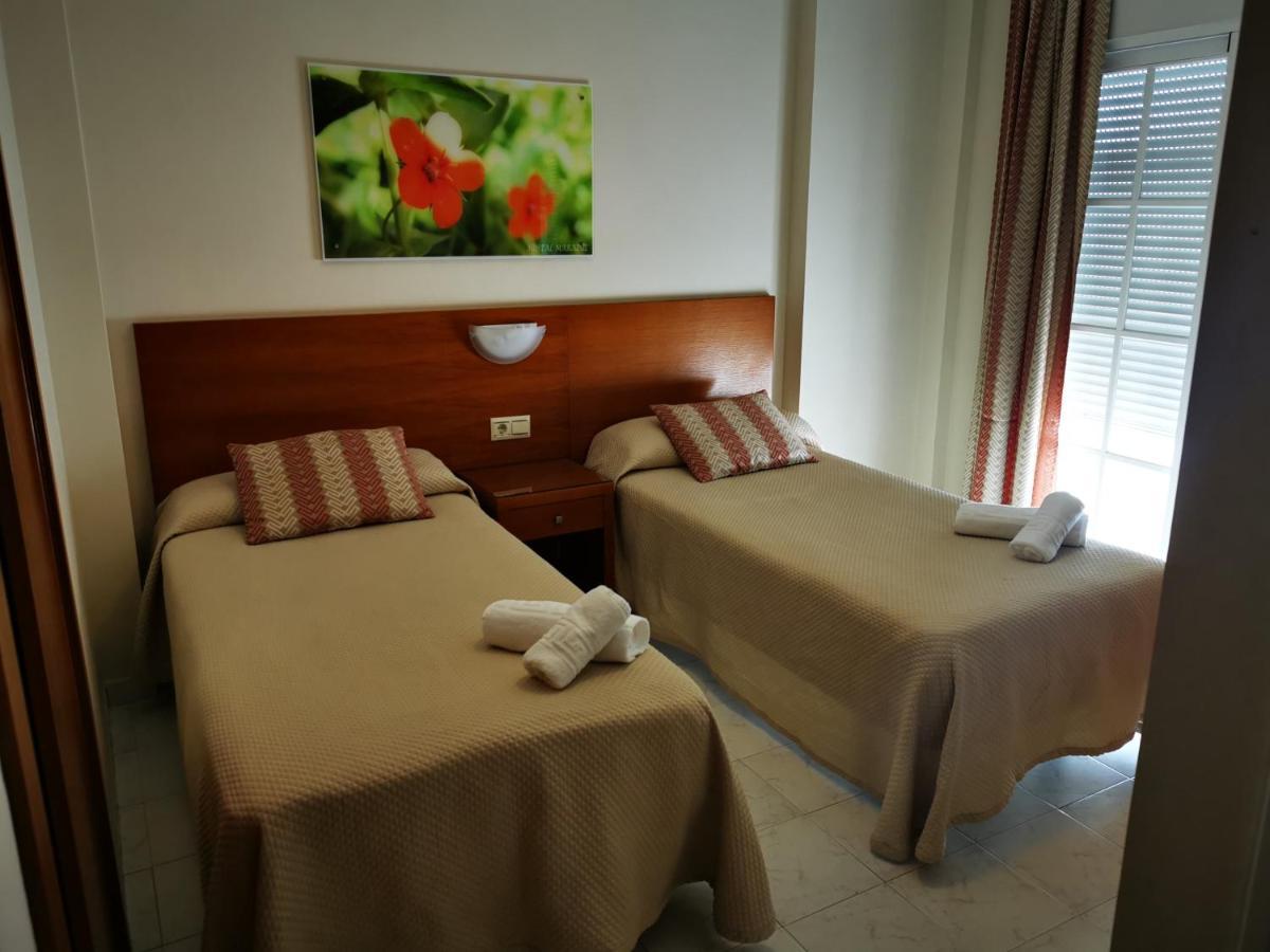 Hostal Marazul Nerja Zewnętrze zdjęcie