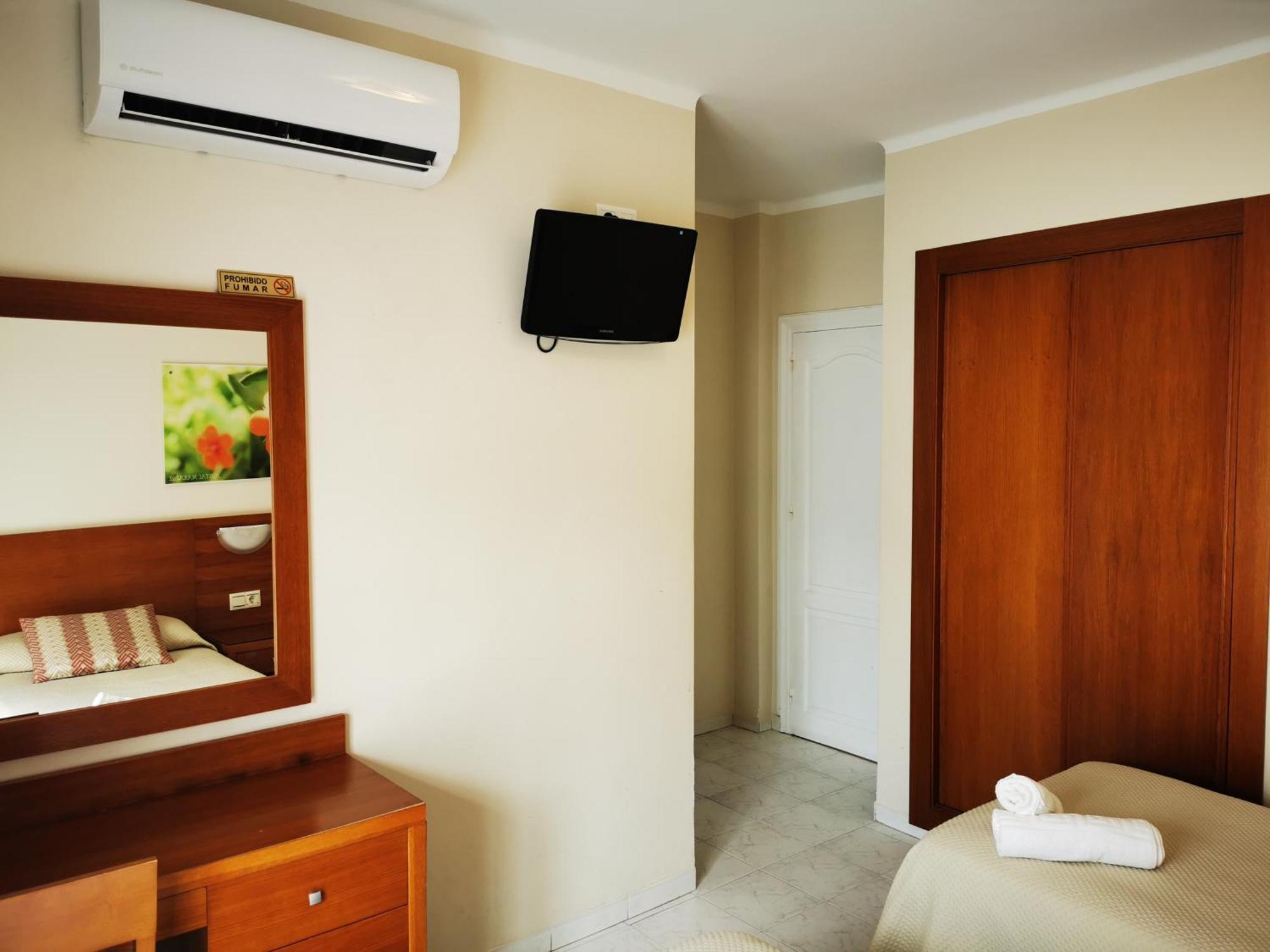 Hostal Marazul Nerja Zewnętrze zdjęcie
